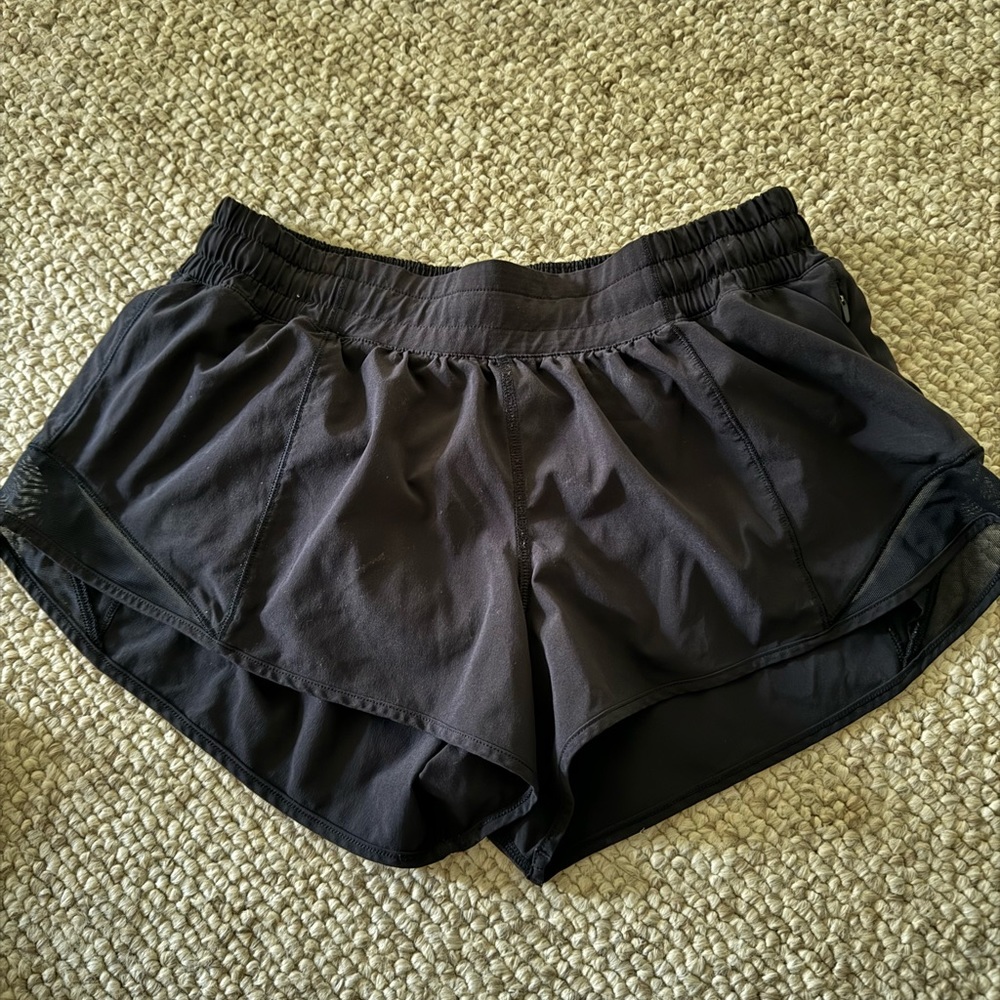 Lululemon Hotty Hot Low-Rise Lined Short 2.5"